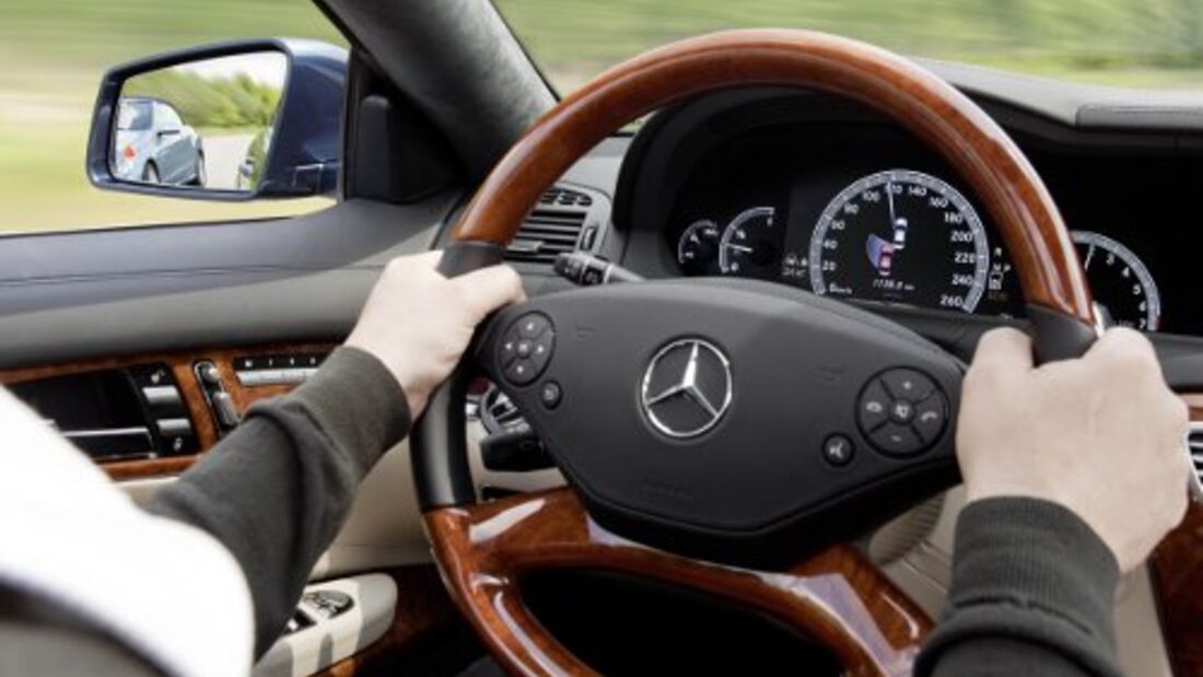 ADAC verleiht Gelben Engel an Daimler