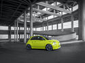 Abarth 500e in einem Parkhaus – der elektrische Kleinwagen leistet 155 PS und erreicht bis zu 265 Kilometer Reichweite.