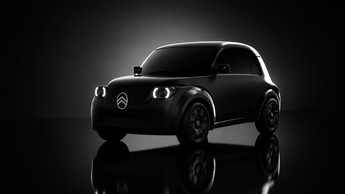Abgedunkelte Silhouette des geplanten Citroën 2CV als Elektroauto mit rundlicher Karosserie und Citroën-Logo.