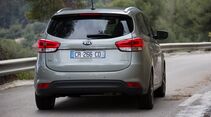 Auch das Heck des Kia Carens macht auf sportlich. 