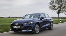 Audi A3 Sportback in Fahrt auf Landstraße mit Frontansicht