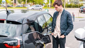 Auto laden, ladestation, elektroauto