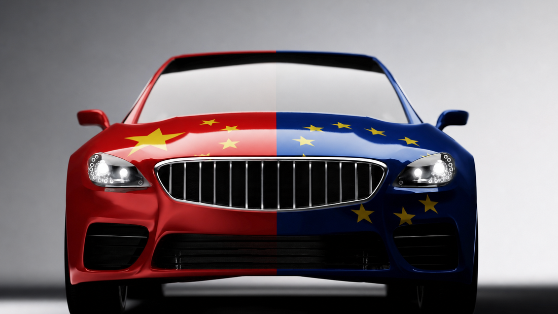 Auto mit China- und Europa-Flagge als Symbolbild für chinesische Automarken im europäischen Markt.