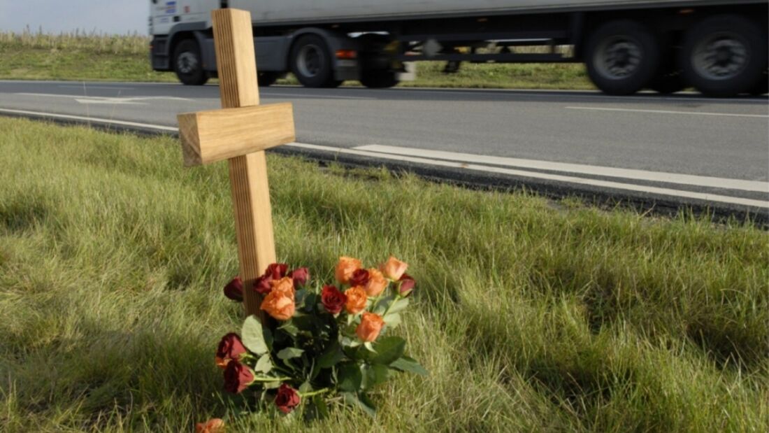Autobahn, Kreuz, Verkehrstote