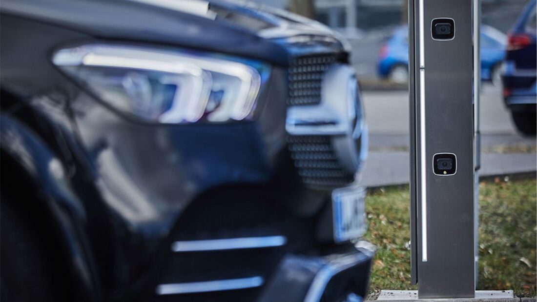 Autoscanner von autosecure erfasst Fahrzeuge bei der Einfahrt zur digitalen Schadenprüfung.