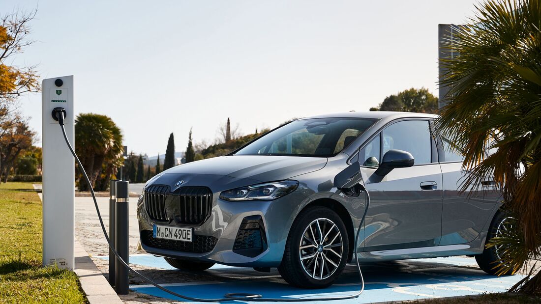 BMW 2er Active Tourer 2022, Ladesäule, laden
