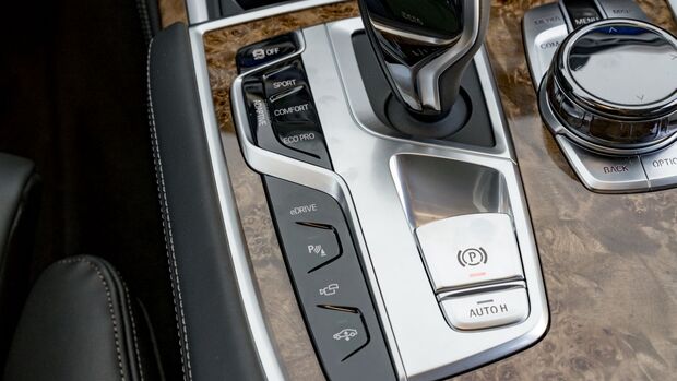 BMW 740e iPerformance 