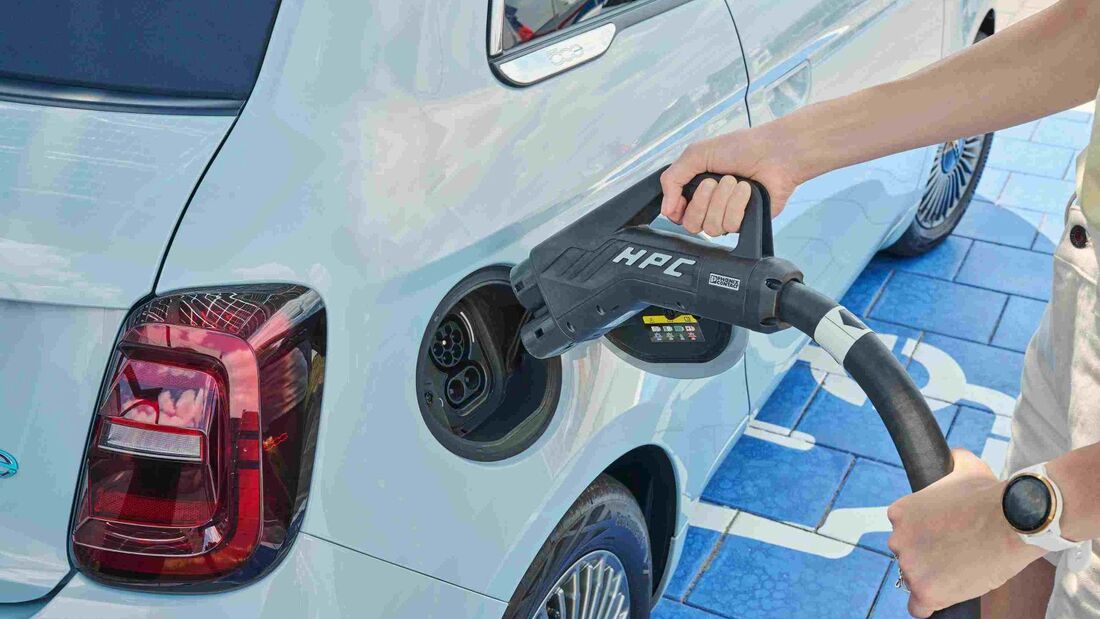 BMW i7 2023, E-Auto, laden, Ladesäule
