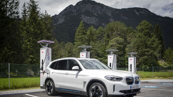 BMW iX3 2020, Ladesäule, Ionity