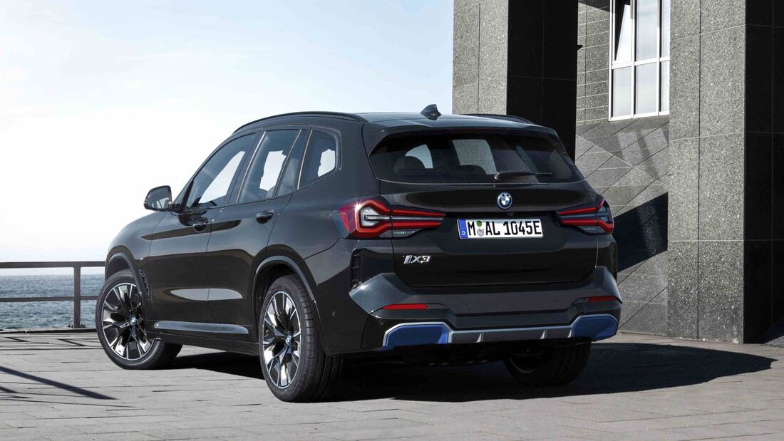 BMW iX3 2024