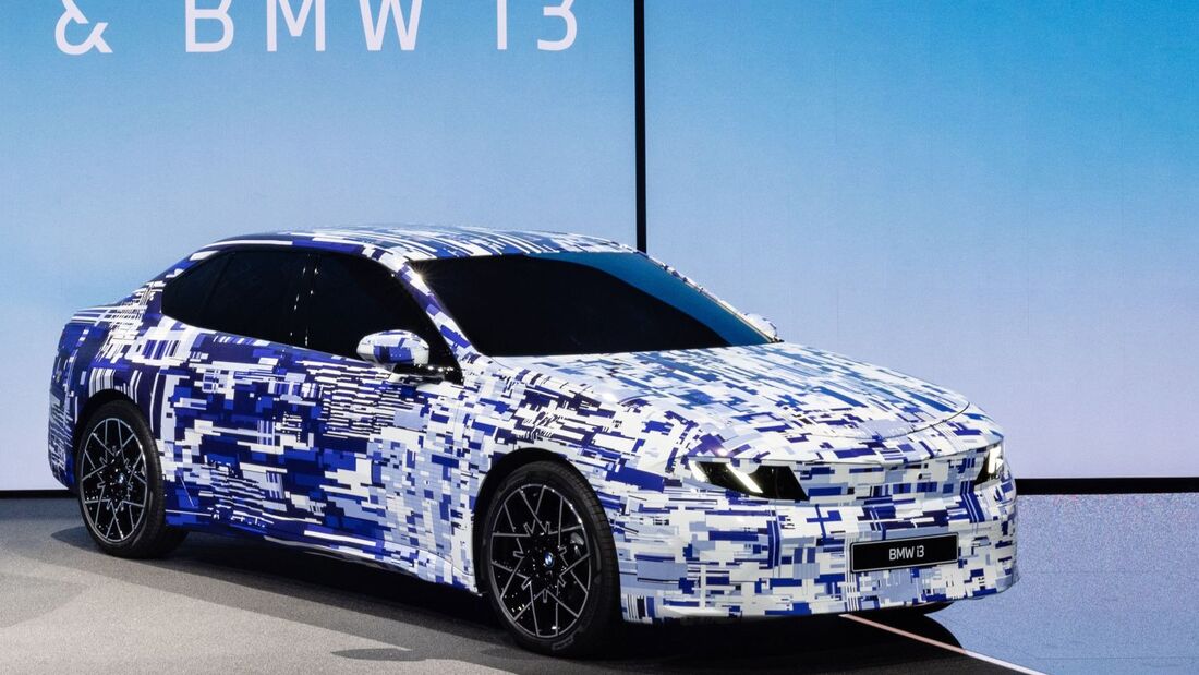 BMW iX3 2025