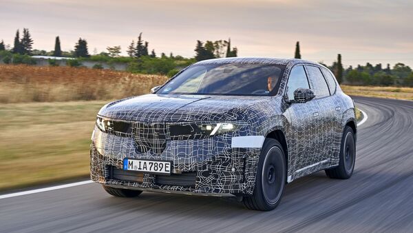 BMW iX3 2025