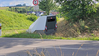 Blitzeranhänger, mobiler Blitzer, Radarfalle, Ortsumfahrung, Tempo 70, Autobahnkanzlei FF 12/2023