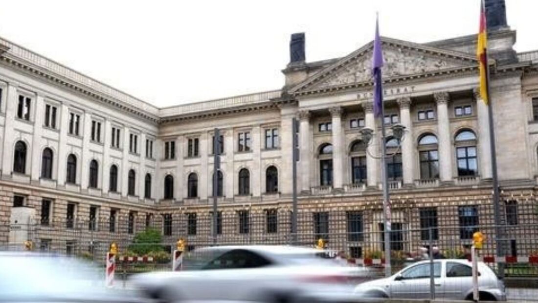 Bundesrat in Berlin: Die geplante Neuregelung der Führerscheinkontrolle betrifft Firmenwagen und betriebliche Fuhrparks.