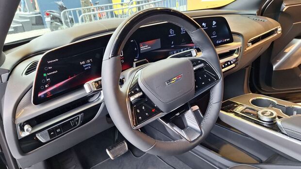 Cadillac Lyriq-V 2025