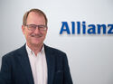 Carsten Reinkemeyer vom Allianz Zentrum für Technik spricht über Reparaturkosten und Batterieschäden bei Elektroautos.