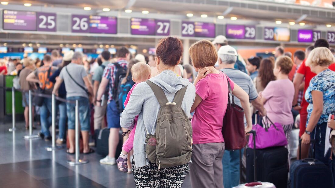 Check-in, Flughafen, Schlange, Menge, Urlaub