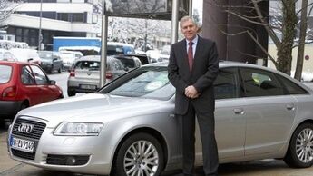 Clemens Klinke, Vorsitzender von DEKRA Automobil, vor Audi A6