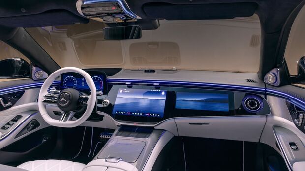 Cockpit der Mercedes-Benz S-Klasse Modelljahr 2026 mit digitalen Displays
