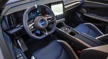 Cockpit des Alpine A390 GTS mit Digitalinstrumenten, Zentraldisplay und Multifunktionslenkrad.