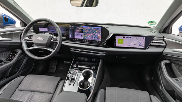 Cockpit des Audi A6 Avant TDI mit digitalem Kombiinstrument, zentralem Touchscreen und Beifahrerdisplay.