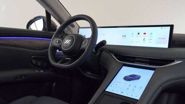 Cockpit des MG IM6 mit breitem Display, Touchscreen und Multifunktionslenkrad.