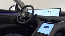 Cockpit des MG IM6 mit breitem Display, Touchscreen und Multifunktionslenkrad.
