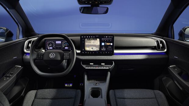 Cockpit des VW ID.Cross mit Digitalinstrumenten, Touchscreen und Ambientebeleuchtung.