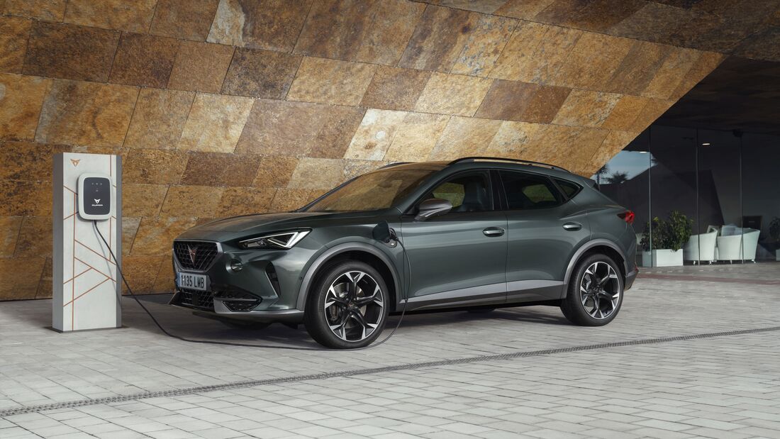 Cupra Formentor 2021, Ladesäule, Plug-in-Hybrid, e-Hybrid, laden