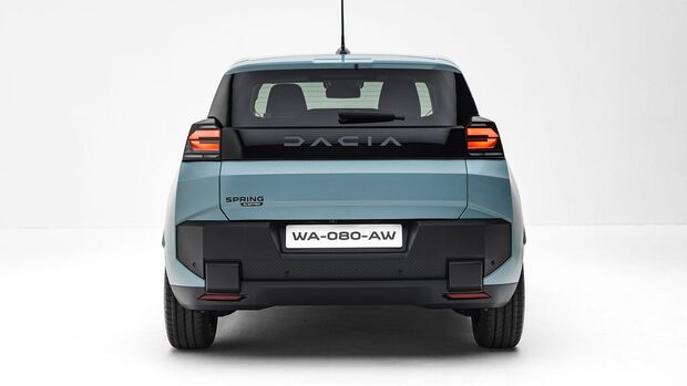 Dacia Spring in hellblauer Lackierung von Hinten