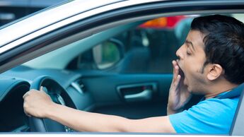 Dank KI-gestützter Müdigkeitserkennung schützt Samsara Fahrer vor den Gefahren des Sekundenschlafs und informiert Fuhrparkmanager in Echtzeit.