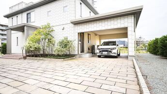 Dendo Haus, Tokio, V2H, V2G, Vehicle to Grid, Vehicle to Home, Mitsubishi, Outlander Plug-in Hybrid, Kabel, Ladestation