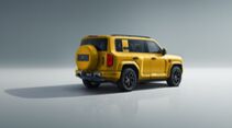 Der DENZA BAO 5 ist als gelbes SUV in Seiten-Heckansicht mit Reserverad und Dachreling zu sehen.