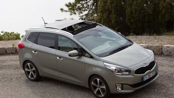 Der Kia Carens setzt hübsche Akzente und mimt optisch den Dynamiker.