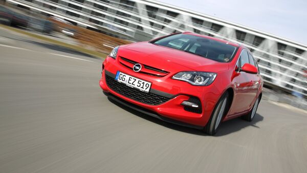 Der Opel Astra Sports Tourer 2.0 CDTI BiTurbo von vorne links