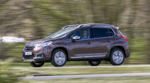 Der Peugeot 2008 von schräg vorne