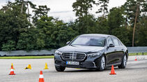 Der sicherste Pkw weltweit wird von Mercedes gebaut. Im S 680 Guard fahren Staatschefs, Königshäuser oder Top-Minister rundum geschützt vor.