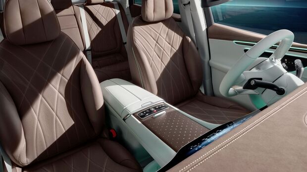Erste Einblicke ins Interieur des neuen EQE SUV

First glimpse of the interior of the new EQE SUV