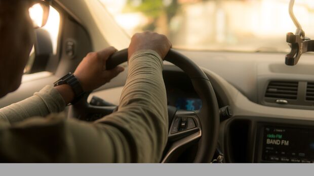Fahrer im Auto