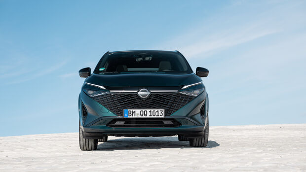 Frontansicht des Nissan Qashqai e-Power mit markantem Kühlergrill.