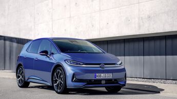 Frontansicht des VW ID.3 Neo in blauer Lackierung mit schmalen LED-Scheinwerfern