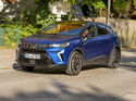 Frontdetail des Mitsubishi ASX Hybrid in blau mit LED-Lichtsignatur und Kühlergrill.