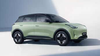 Geely Geome Xingyuan als elektrisches SUV in Seitenansicht im Studio