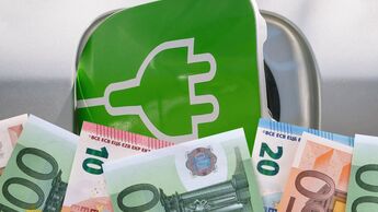 Geld Ladestecker 2025