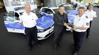 Golf GTE faehrt erstmals mit der Polizei auf Streife