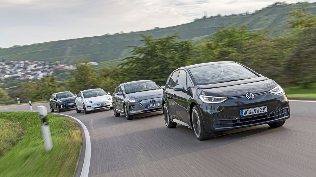Hyundai Ioniq Elektro, Kia e-Niro, Tesla Model 3, VW ID3