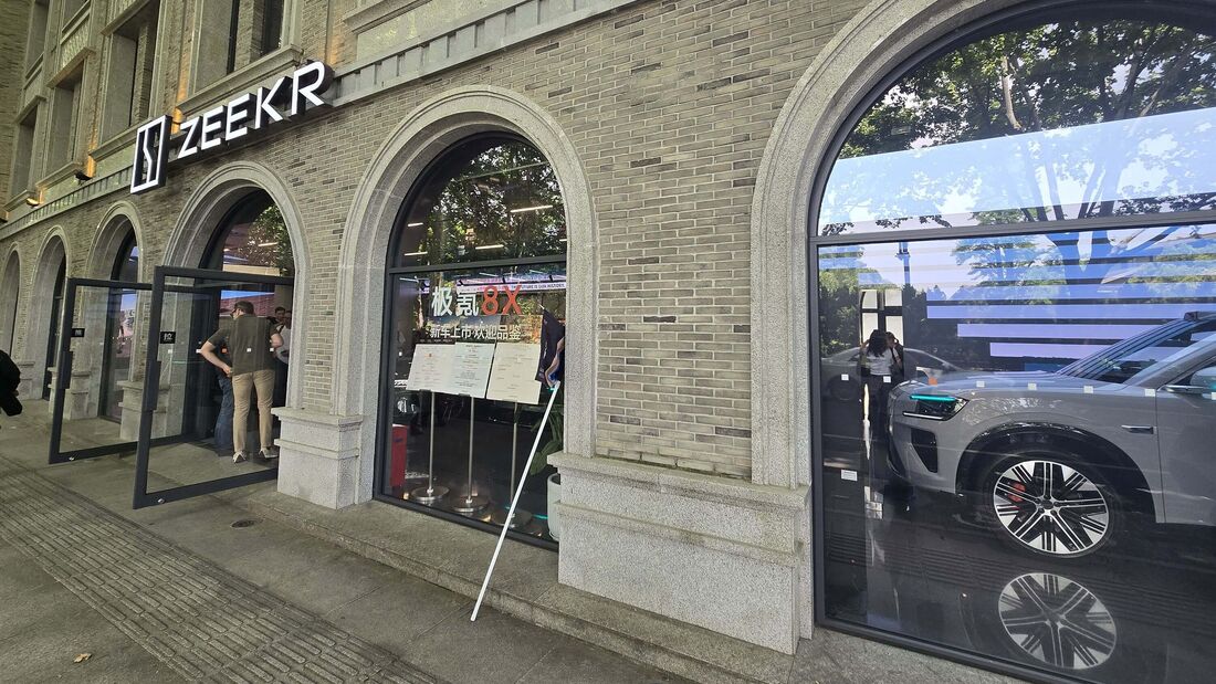 Impressionen vom Zeekr Flagship Store in Hangzhou am West Lake