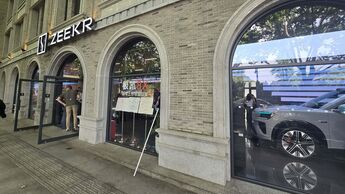 Impressionen vom Zeekr Flagship Store in Hangzhou am West Lake