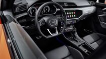 Innenraum des Audi Q3 mit Cockpit, Lenkrad, digitalem Kombiinstrument und Infotainmentdisplay