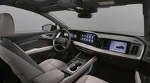 Innenraum des Audi Q4 e-tron mit digitalem Cockpit und Zentraldisplay